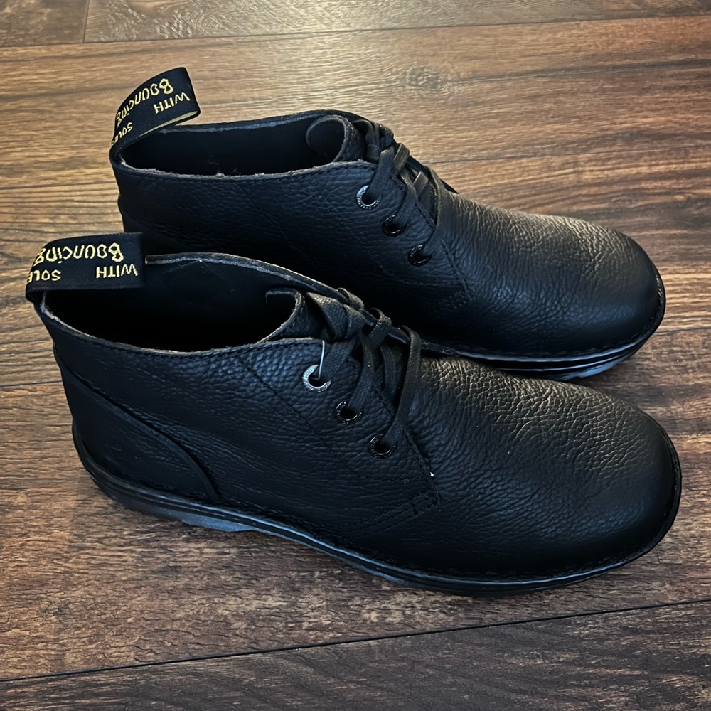 NEW Dr. Martens Men's Sussex Bear Track Chukka Boot, Black Sz 11 - Picture 2 of 5
